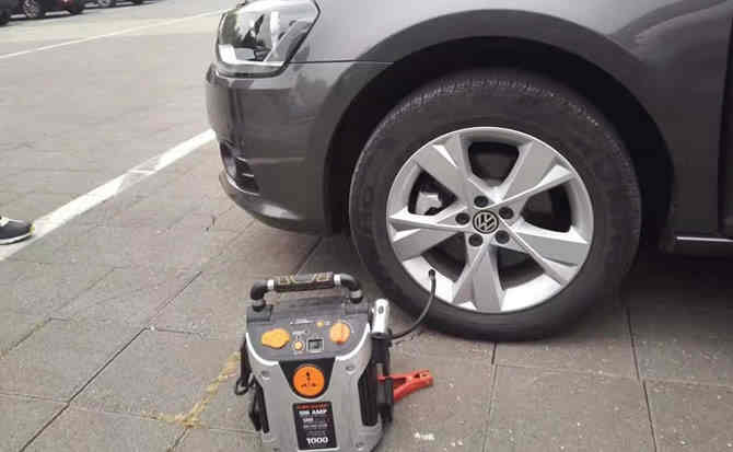 图们汽车搭电案例